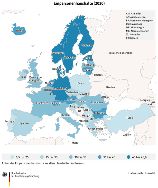 Karte: Prozentualer Anteil der Einpersonenhaushalte an allen Haushalten in europäischen und angrenzenden Ländern (2020)